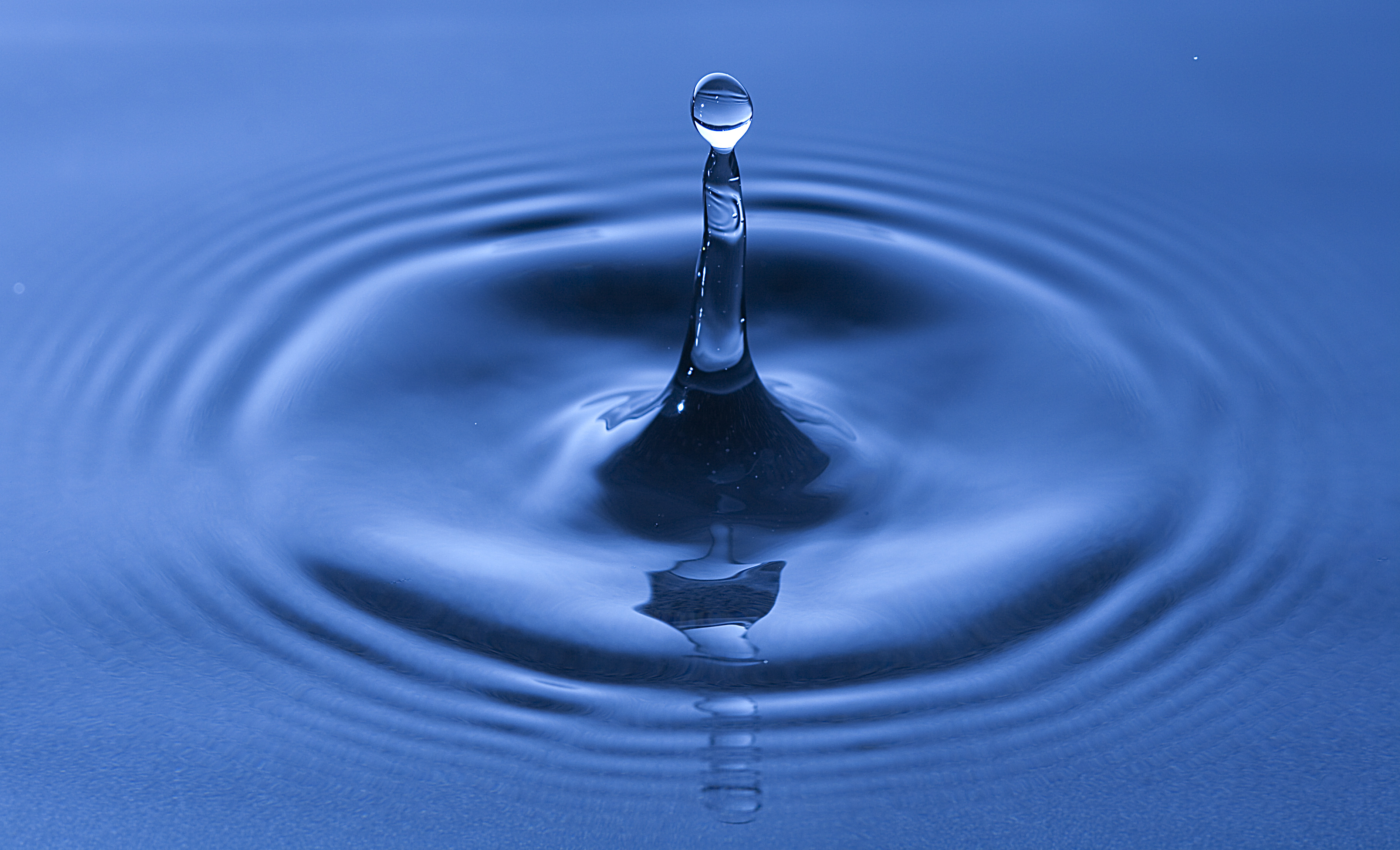 By Davide Restivo from Aarau, Switzerland - Drops #2, CC BY-SA 2.0, https://commons.wikimedia.org/w/index.php?curid=29803938